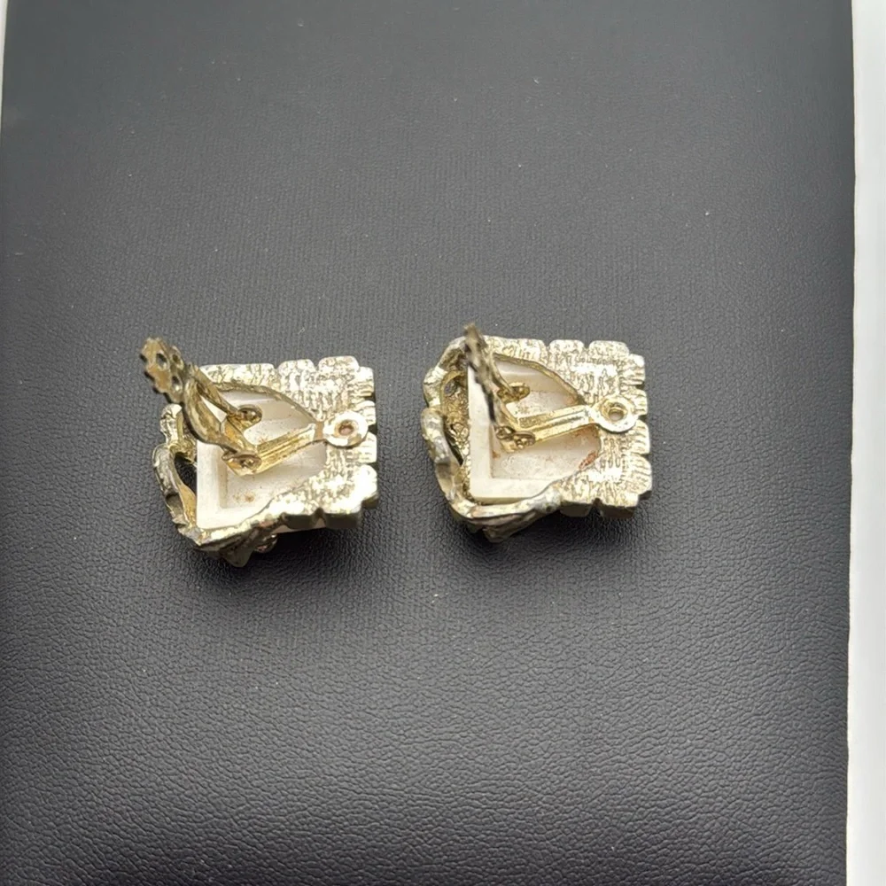 Vintage statement art deco oversized white gold tone flower clip on earrings